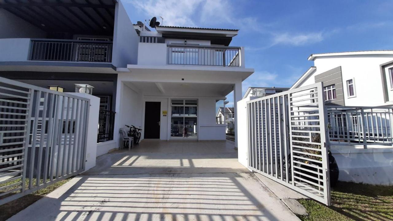 Homestay Greenway ปาเซอร์กูดัง ภายนอก รูปภาพ
